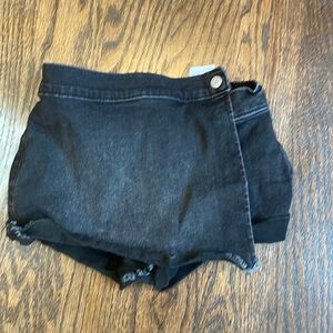 Girls Abercrombie black denim skort